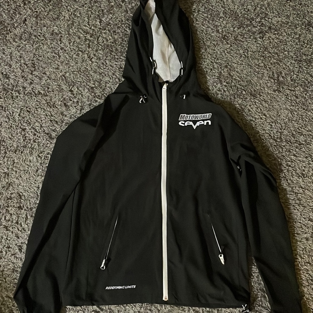 Seven wind breaker size small men’s